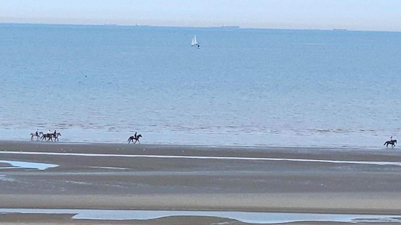 Zeezicht Vanop Het 6 De Verdiep Oostduinkerke Kültér fotó